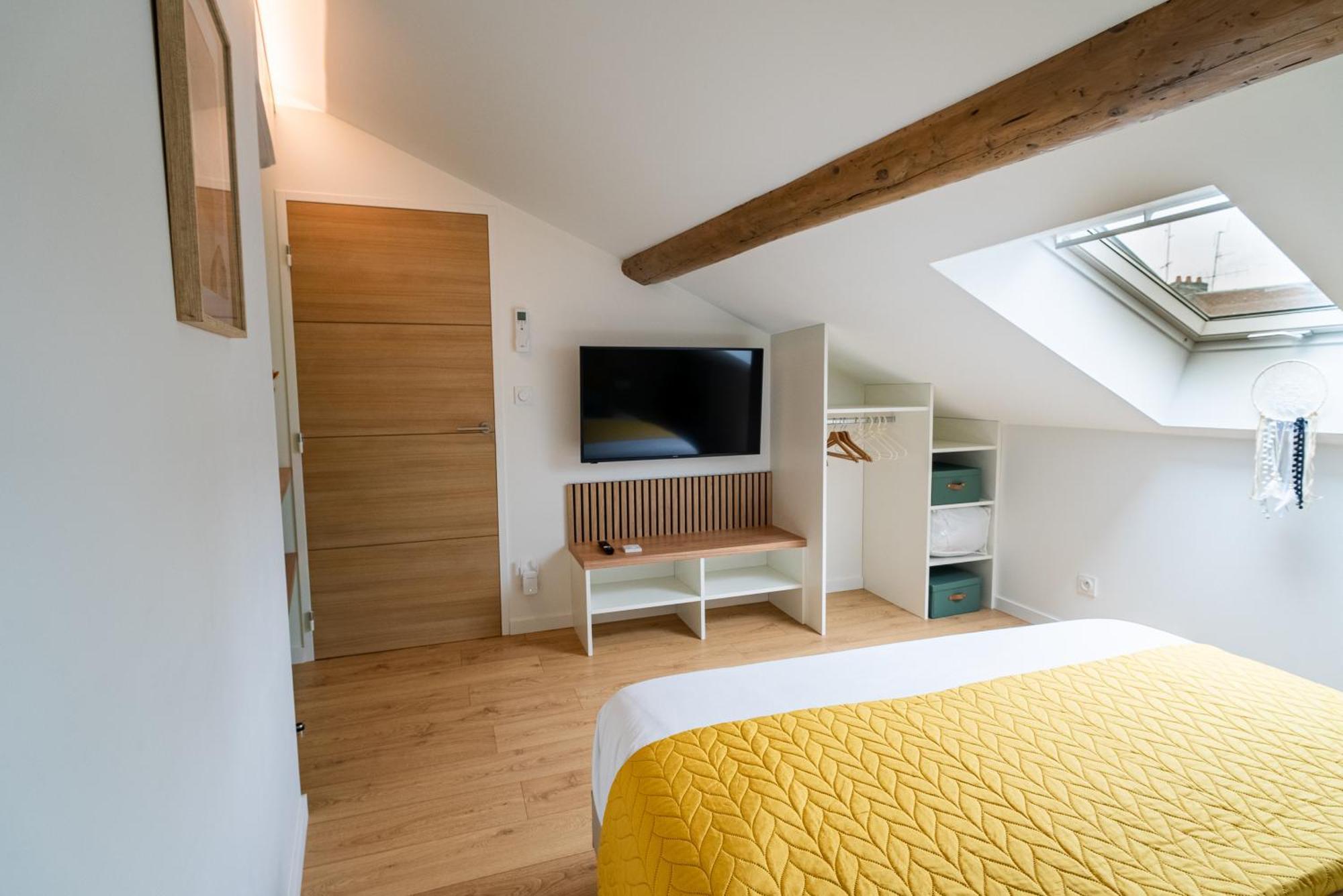 Appartement Au Duplex D'Or Centre Historique à Besançon Extérieur photo